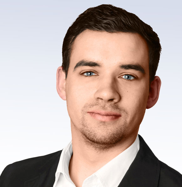 Simon Pöhler 的肖像 - 一位有着深色头发和短胡子的男士